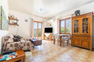 a living room with a couch and a table at Victoria's House in Gaios