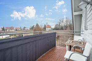 a balcony with a table and chairs and a fence at Ferienwohnung Tasoli in Lindau
