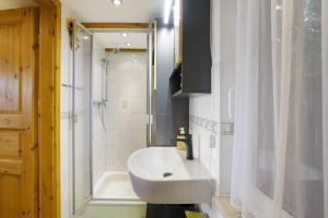 a white bathroom with a sink and a shower at Ferienhaus am Wald mit Südblick in Steina +29 photos