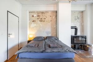 a large bed in a room with a wall at Fewo Boho in der Altstadt in Pirna