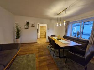 a living room with a dining room table and a couch at Dreimäderlhof Ferienhaus in Karlstetten
