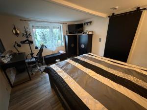 a bedroom with a bed and a desk and a window at Kalles Tochter in Melsungen