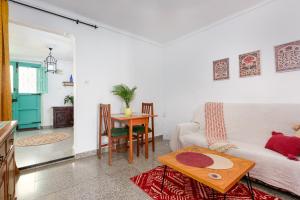 a living room with a couch and a table at La Casa De Eva in Gaucín