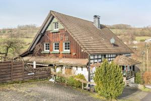 a wooden house with a fence in front of it at Feriewohnung Hirtenhaus in Attendorn