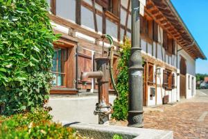 a water fountain in front of a building at Ferien im Fachwerk in Bermatingen