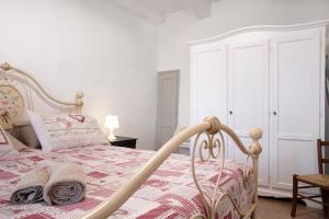 a bedroom with a bed with a pink comforter at La Vecchia Torre in Porto Valtravaglia