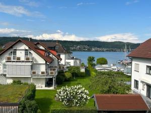 a group of houses with a view of the water at Ferienapartment Olivia in Bodman-Ludwigshafen