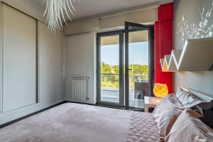 a bedroom with a bed and a red wall at Casa Praia do Meco in Sesimbra +36 photos