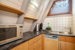 a kitchen with a microwave and a sink at Seeblick in Immenstaad am Bodensee