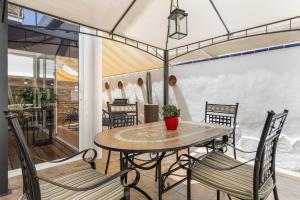 a patio with a table and chairs on a balcony at Carmina House in Costa Calma