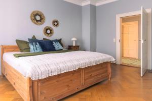 a bedroom with a large bed with blue pillows at Ferienwohnung am Schlossplatz in Wolfegg