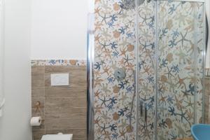 a bathroom with a shower with a toilet at Appartamento Palau Alba in Palau +17 photos