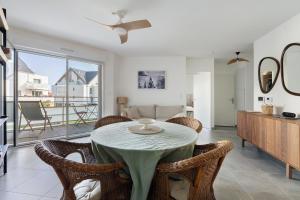 a dining room with a table and chairs at Cocon Terrasse près du Port - A102 in Pornic +16 photos