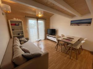 a living room with a couch and a table at La Tomate Surfeuse 2 in Hourtin