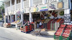 a fruit and vegetable store on the side of a street at La Tomate Surfeuse 2 in Hourtin
