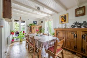 a dining room with a table and chairs at Villa près du lac in Étercy