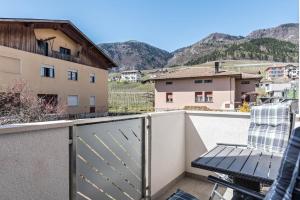 a balcony with a gate and a chair at Villa Vacanze Renetta in Tuenno