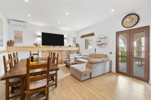 a living room with a table and a couch at Villa Matteo Suite in Porto Columbu - Perdʼe Sali