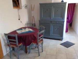 a dining room with a red table and chairs at Maison - Le Rubato in Rosans