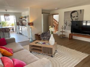 a living room with a couch and a tv at Seeapartment Höri in Gaienhofen