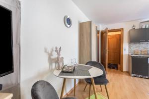 a small kitchen and dining room with a table and chairs at Apartment Bergblick in Frasdorf