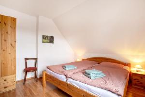 a bedroom with a bed with two towels on it at Ferienwohnung Coni in Langballig