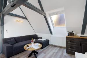 a living room with a couch and a table at Ferienwohnung Sophie in Lauchhammer