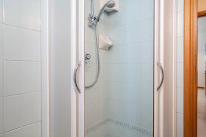 a shower in a bathroom with a glass door at Appartamento Passeggiata al Mare in Bibione +19 photos