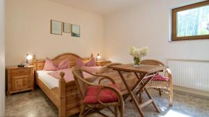 a bedroom with a bed and a table and chairs at Springhansenhof in Oppenau
