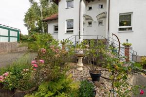 a garden in front of a house with flowers at Ferienwohnung in Potsdam in Potsdam