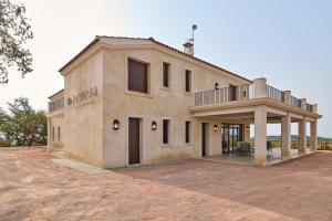 a large house with a balcony on top of it at Dehesa El Alcornocal in Posadas