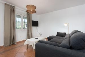 a living room with a couch and a table at Casa con piscina La Madriguera in Estepona