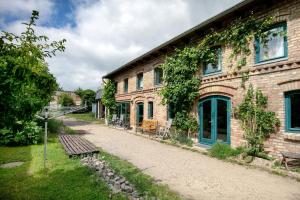 a brick building with a bench in front of it at Seminarhof Mollandur in Bochow
