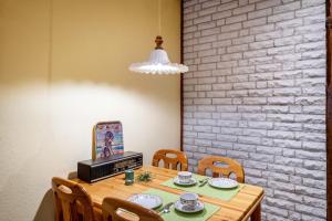 a dining room table with chairs and a microwave at Fewo Altstadtkern Waren Müritz in Waren