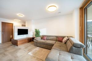 a living room with a couch and a flat screen tv at Apartment Klara in Meltina