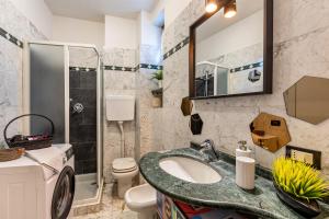 a bathroom with a sink and a toilet at la vigna del Vescovo in Verona +11 photos