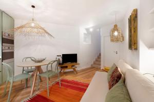 a living room with a couch and a table at Casa de São Pedro Sintra in Sintra