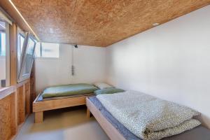 a small bedroom with a bed and a window at Ferienwohnung Atelier in Schopfheim