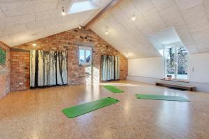 an empty room with two green mats on the floor at Ferienwohnung Atelier in Schopfheim