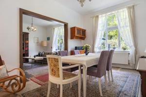 a dining room with a table and chairs at Grosszügiges Ferienhaus mit Wald in Gerdau