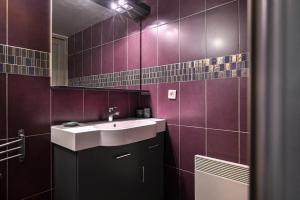 a bathroom with a sink and a mirror at Les Oliviers in Cassis +12 photos