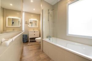 a bathroom with a tub and a toilet and a sink at Maison Ty Sioul - proche plage in Quiberon +13 photos