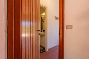 a hallway with a door leading to a bathroom at Casa Carlotta in Costa Paradiso in Costa Paradiso