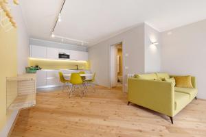 a living room with a couch and a kitchen at Palazzo Righi in Carisolo