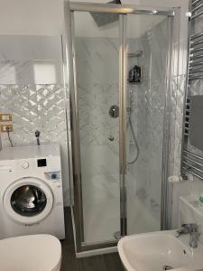 a bathroom with a washing machine and a washer at Il Paradiso Holiday in Ravenna
