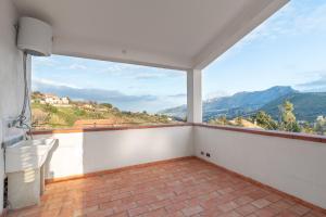 a balcony with a view of the mountains at Appartamento in Villa Marlory in Monreale