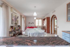 a living room with a table and a couch at Appartamento in Villa Marlory in Monreale