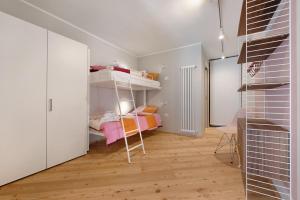 a room with a bedroom with a bunk bed at Palazzo Righi in Carisolo