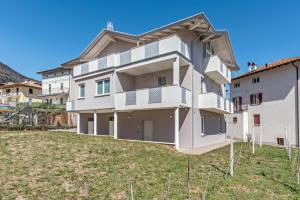 a large white house with a yard at Villa Vacanze Pink Lady in Tuenno