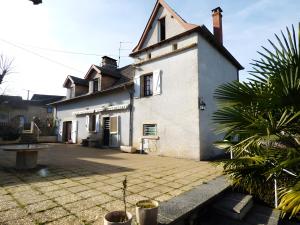 a house with a courtyard in front of it at Gite De La Guillone in Savignac